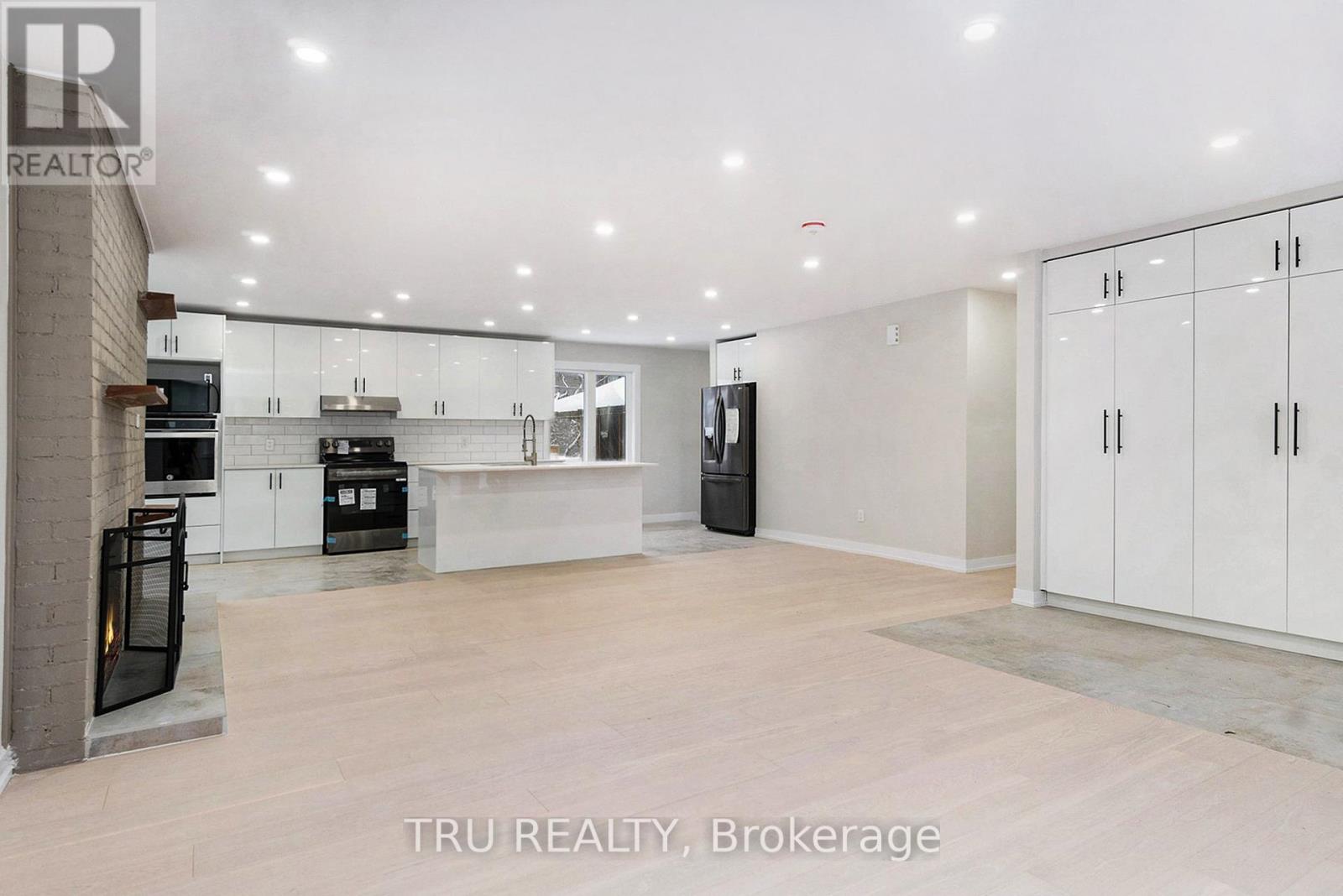 39 Sunnycrest Drive, Ottawa, Ontario  K2E 5Y4 - Photo 7 - X12387351