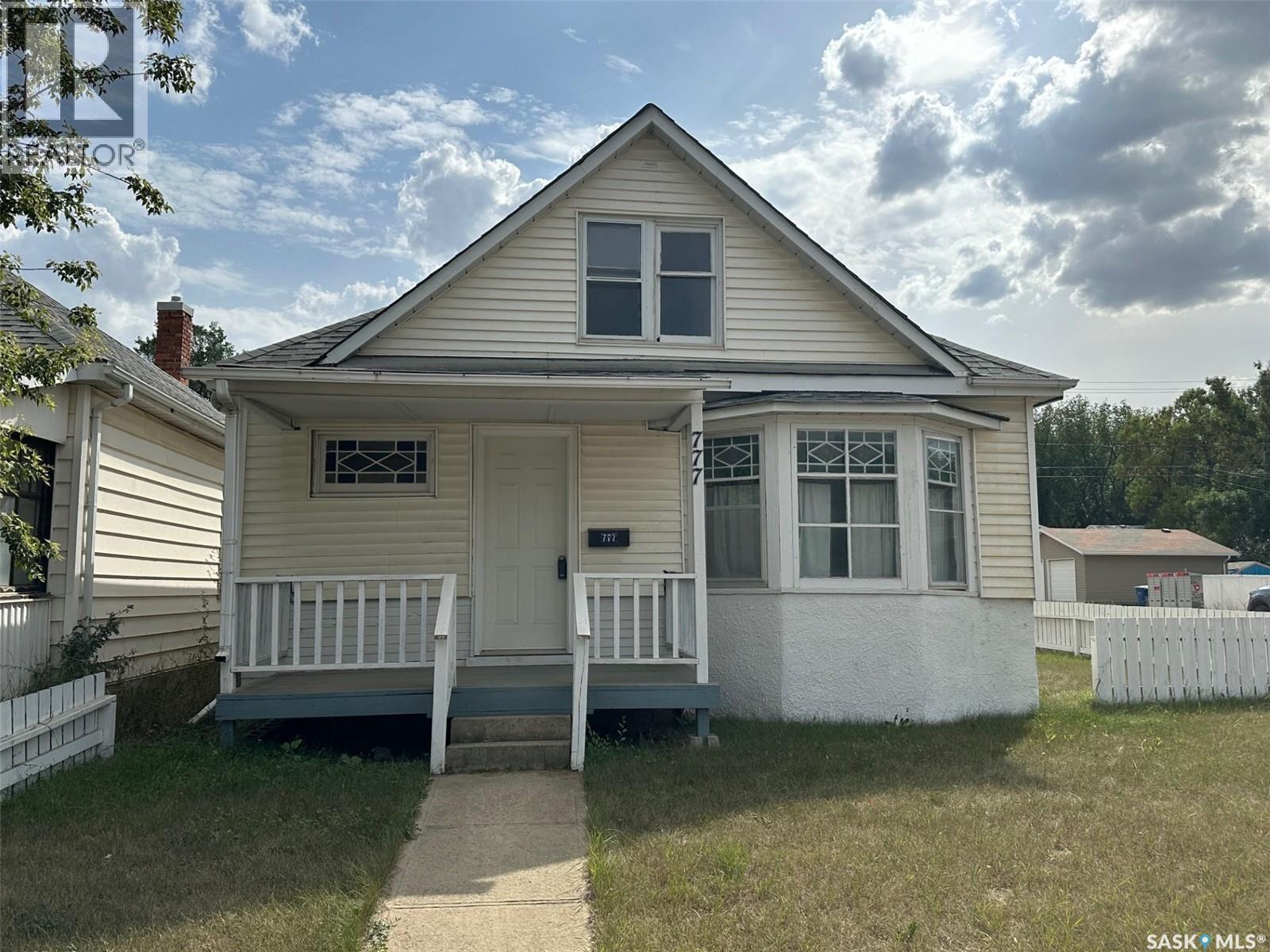 777 Coteau Street W, Moose Jaw, Saskatchewan  S6H 5E7 - Photo 1 - SK990319