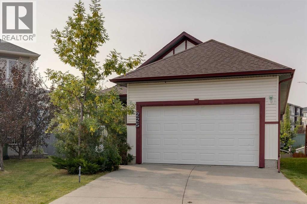 Property at 225 Bayside Place SW image 1