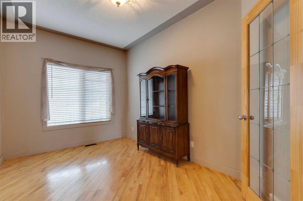 Property at 225 Bayside Place SW image 4