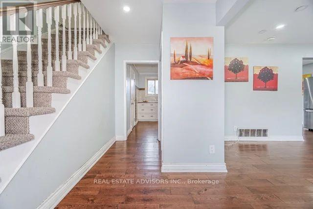 4 Parkend Avenue, Brampton, Ontario  L6Y 1B2 - Photo 5 - W12367599