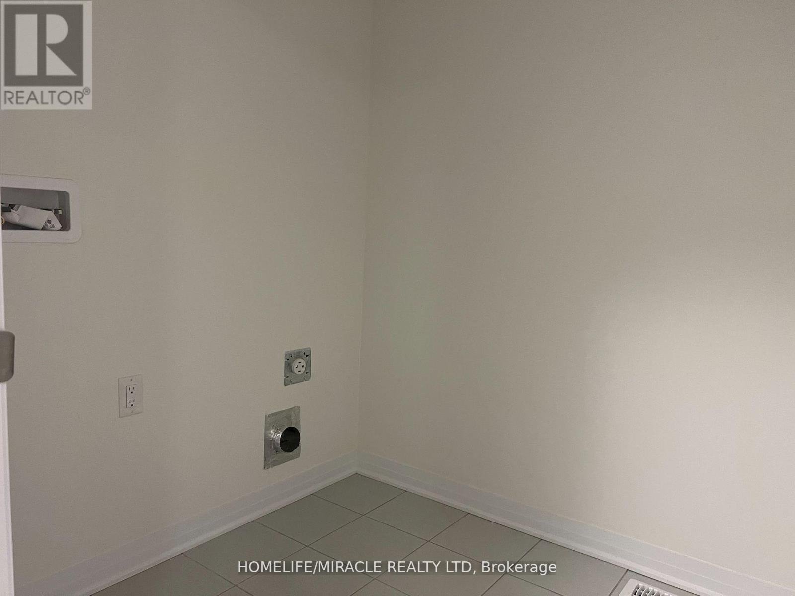 122 Varsity Drive, Welland (Dain City), Ontario  L3B 0N3 - Photo 11 - X12387349