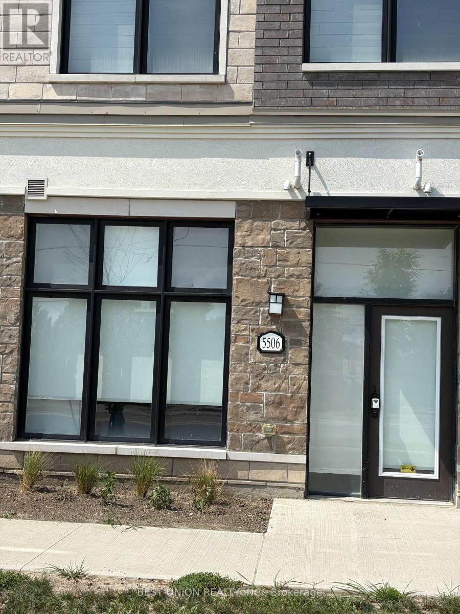 Ground Floor - 5506 Main Street N, Whitchurch-Stouffville, Ontario  L4A 8B7 - Photo 2 - N12312743