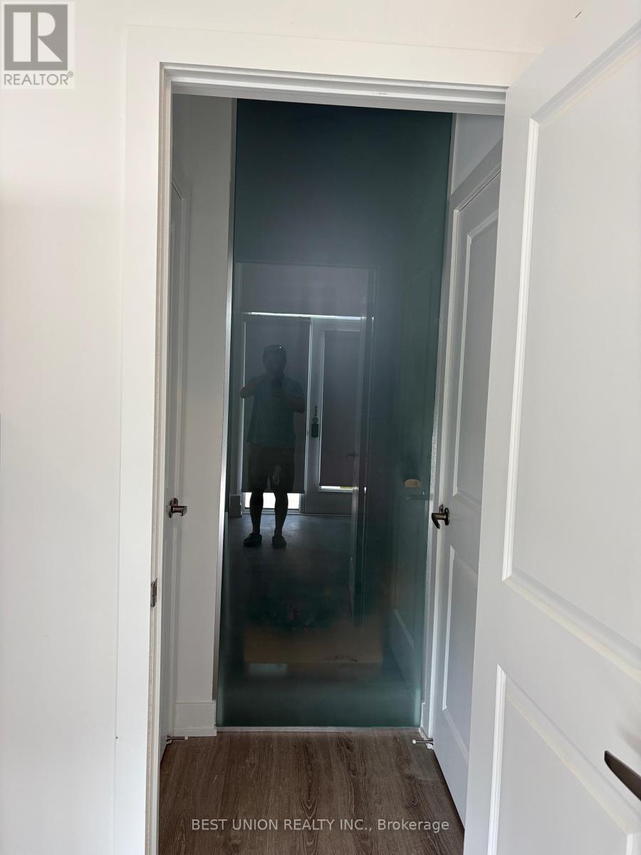 Ground Floor - 5506 Main Street N, Whitchurch-Stouffville, Ontario  L4A 8B7 - Photo 3 - N12312743