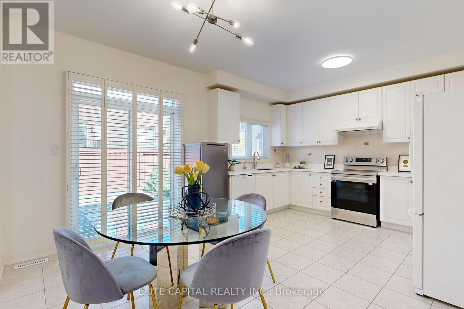 10 Ken Wagg Crescent, Whitchurch-Stouffville, Ontario  L4A 0J8 - Photo 17 - N12384889