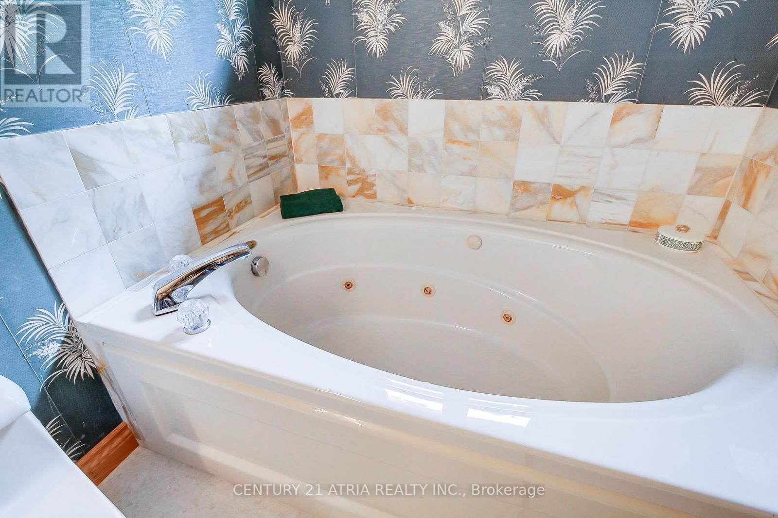 6 Penny Place, Richmond Hill, Ontario  L4E 2W4 - Photo 32 - N12387403