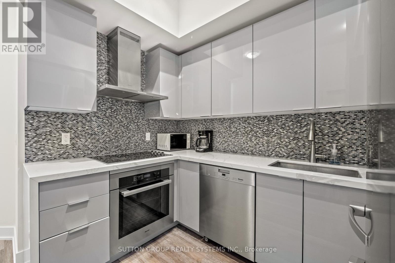 914 - 30 Shore Breeze Drive, Toronto, Ontario  M8V 0J1 - Photo 10 - W12387391