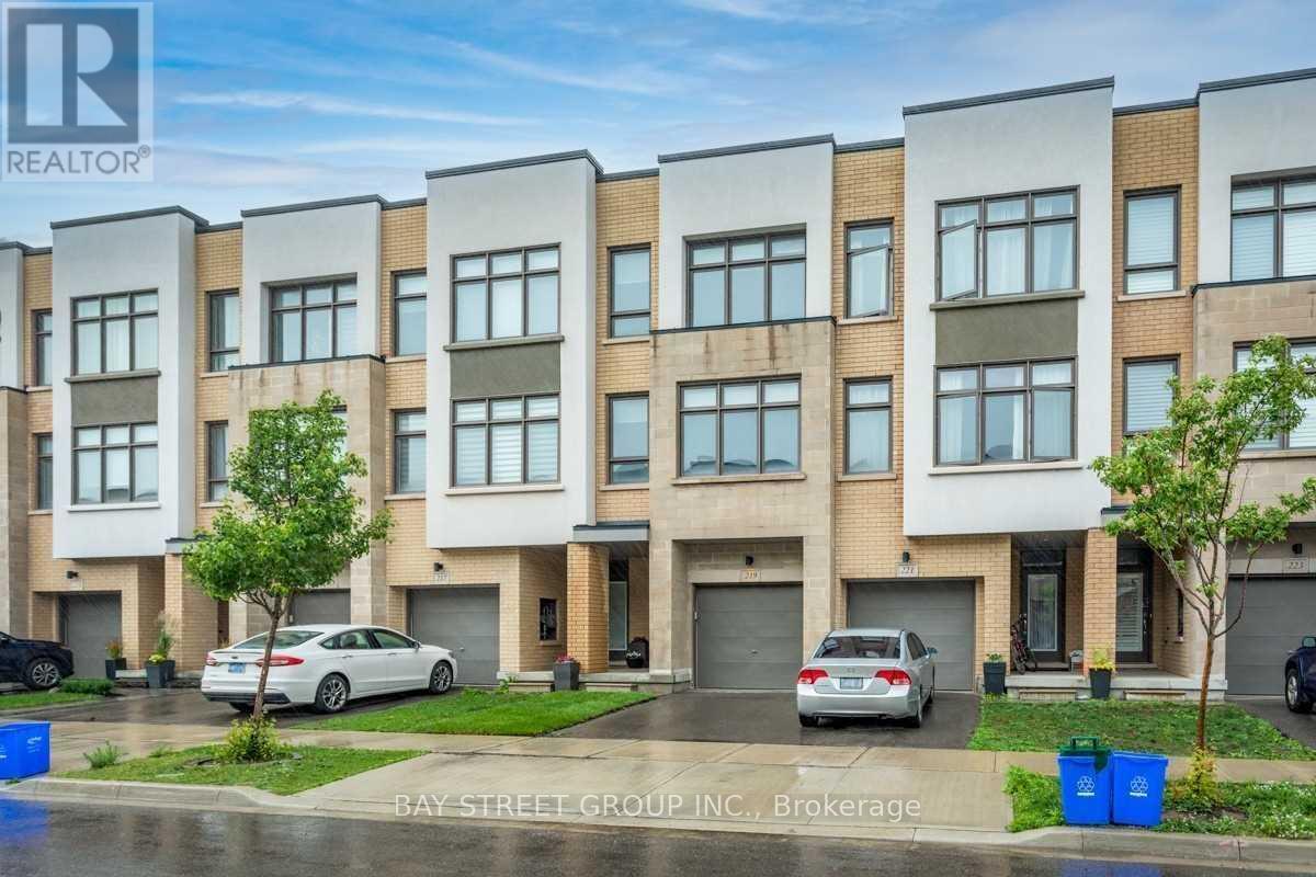 219 HUGUENOT ROAD, Oakville, Ontario