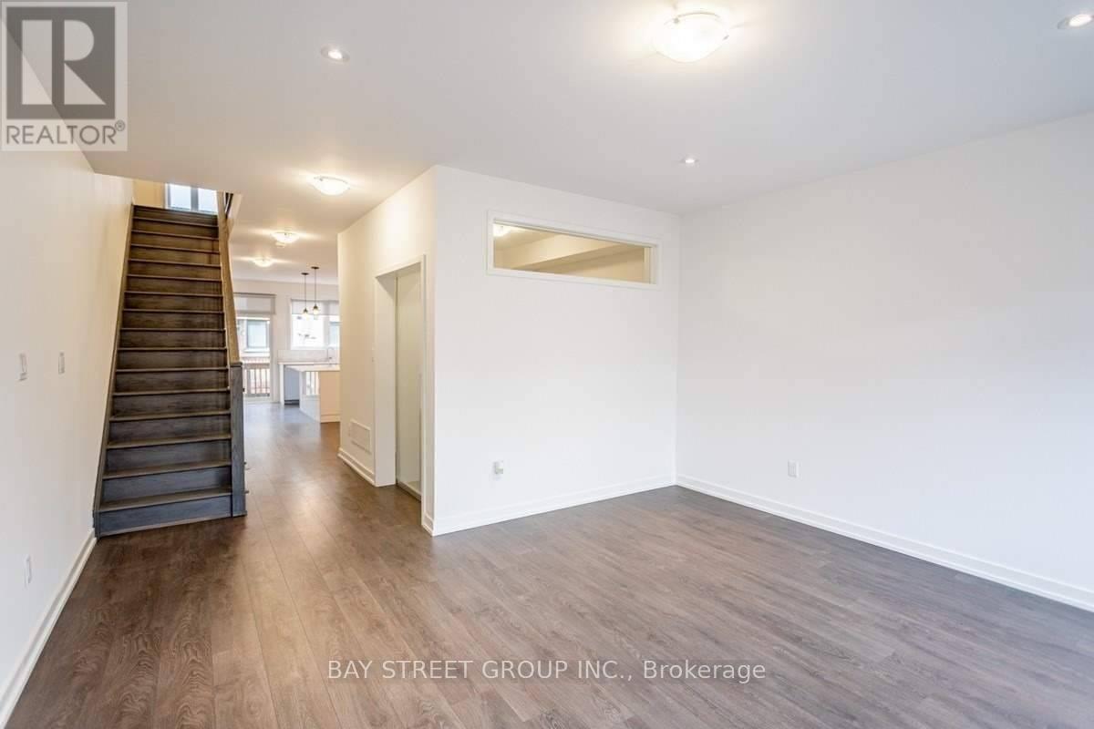 219 Huguenot Road, Oakville, Ontario  L6H 7C3 - Photo 11 - W12387396