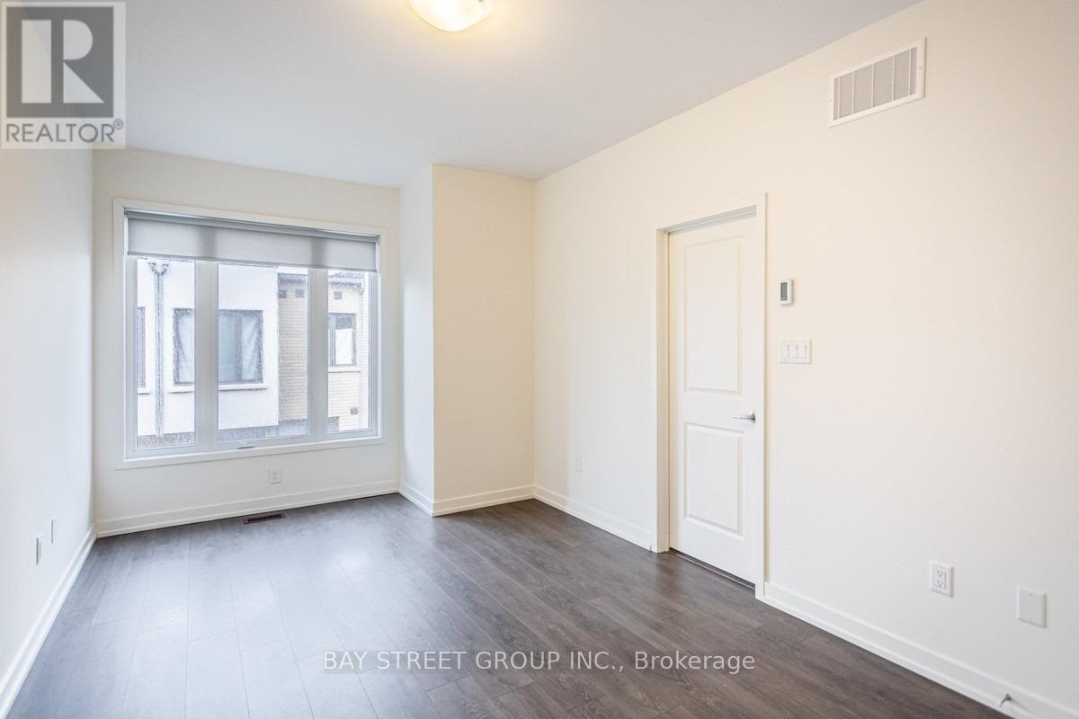 219 Huguenot Road, Oakville, Ontario  L6H 7C3 - Photo 13 - W12387396