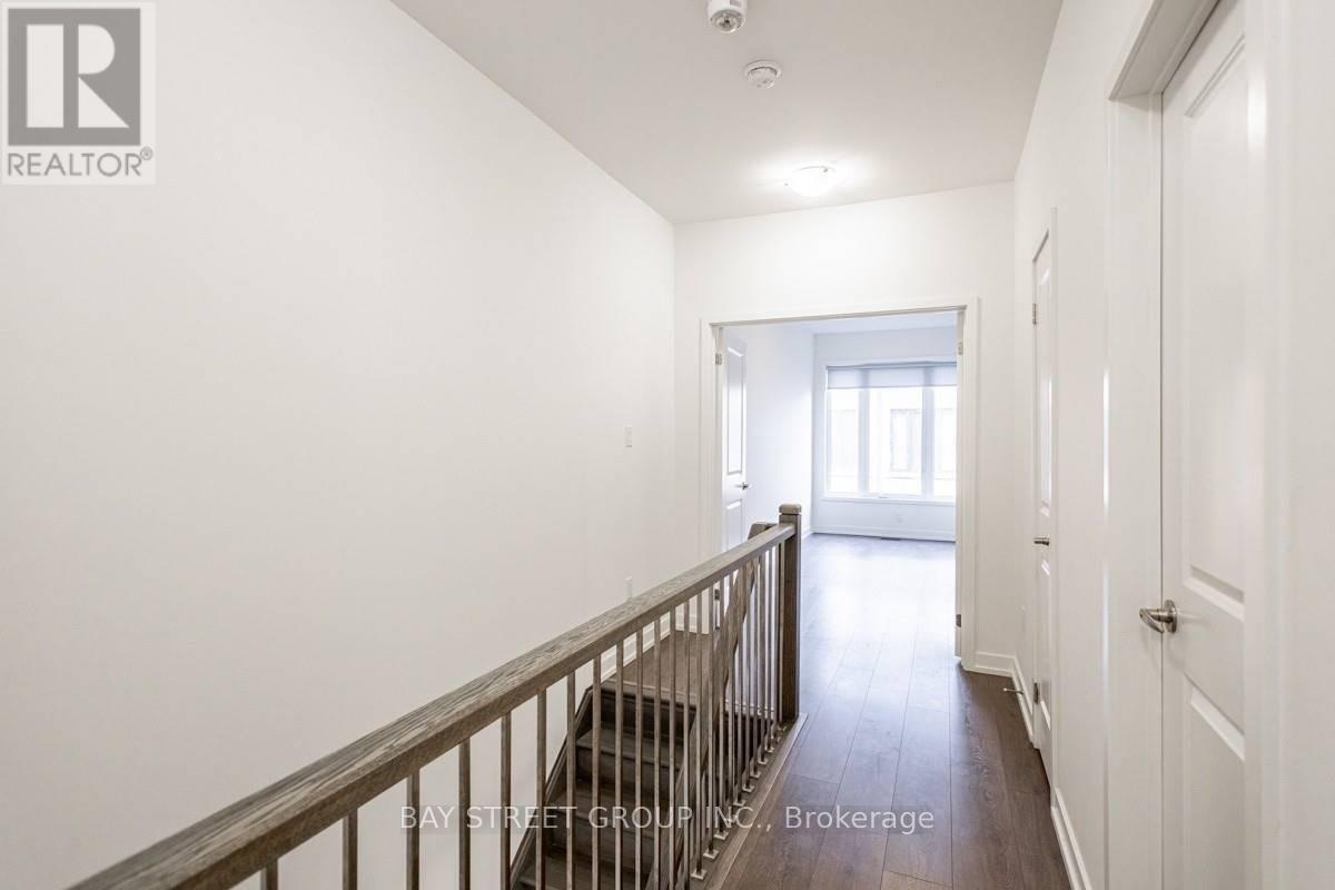 219 Huguenot Road, Oakville, Ontario  L6H 7C3 - Photo 15 - W12387396