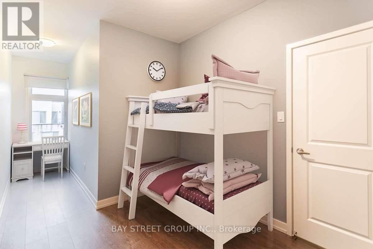 219 Huguenot Road, Oakville, Ontario  L6H 7C3 - Photo 17 - W12387396