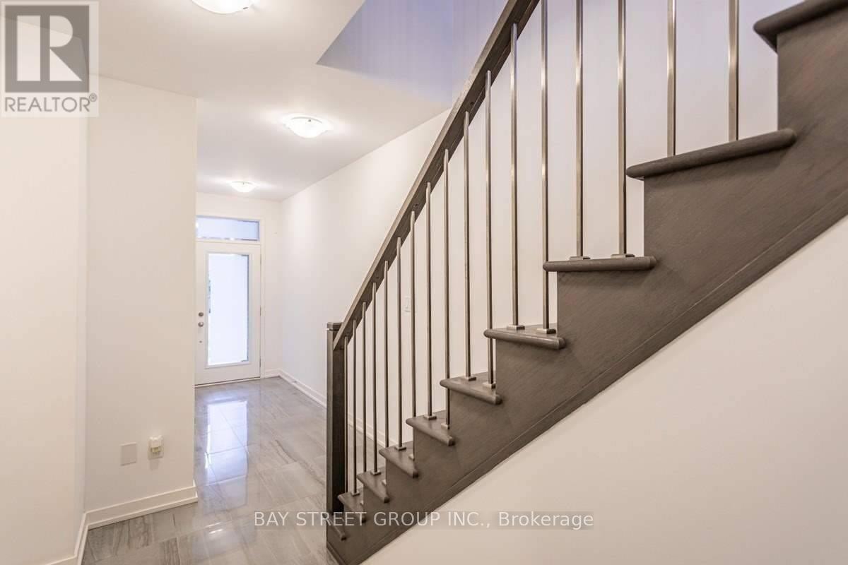 219 Huguenot Road, Oakville, Ontario  L6H 7C3 - Photo 2 - W12387396