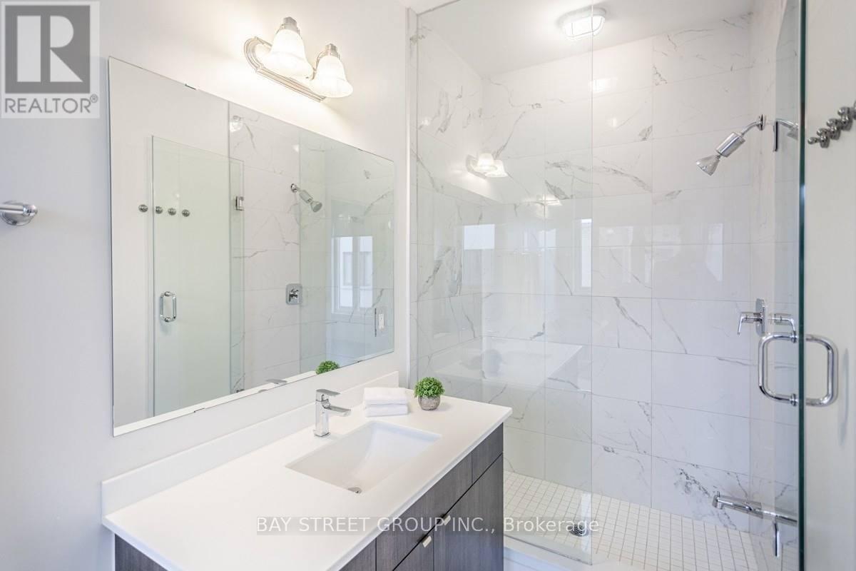 219 Huguenot Road, Oakville, Ontario  L6H 7C3 - Photo 20 - W12387396