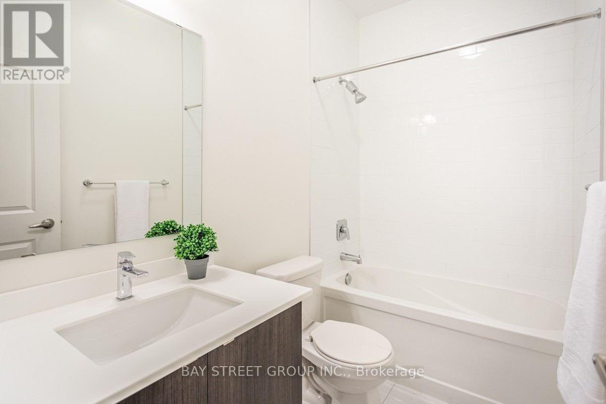 219 Huguenot Road, Oakville, Ontario  L6H 7C3 - Photo 21 - W12387396