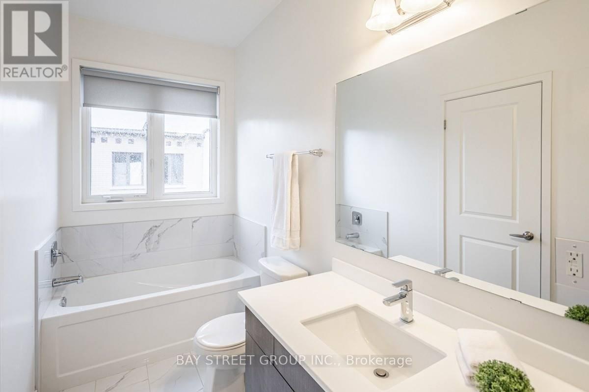 219 Huguenot Road, Oakville, Ontario  L6H 7C3 - Photo 22 - W12387396