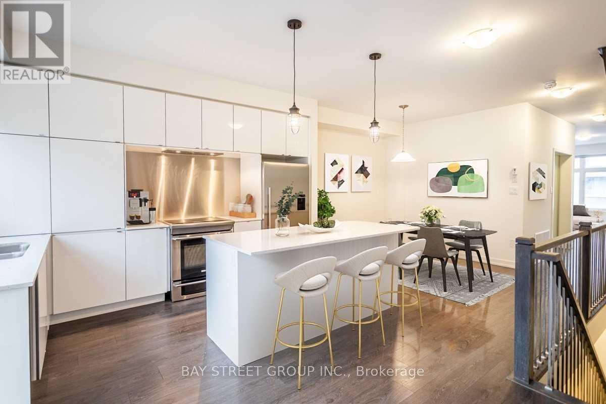 219 Huguenot Road, Oakville, Ontario  L6H 7C3 - Photo 4 - W12387396