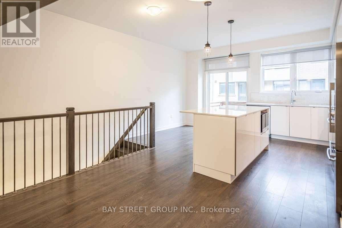 219 Huguenot Road, Oakville, Ontario  L6H 7C3 - Photo 6 - W12387396