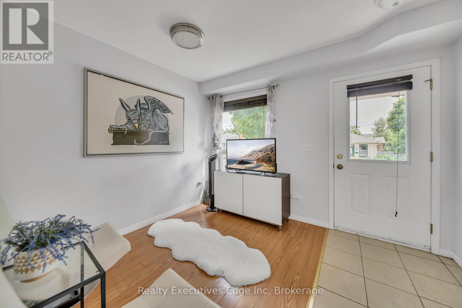 5 - 142 York Road, Guelph, Ontario  N1E 3E9 - Photo 2 - X12387416