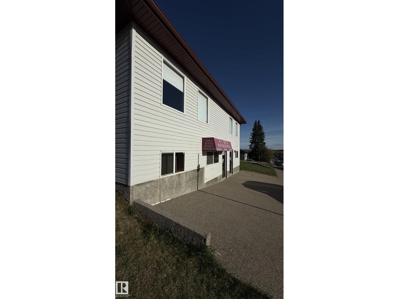 4939 49 St, Rocky Mountain House, Alberta  T4T 1C2 - Photo 2 - E4426470