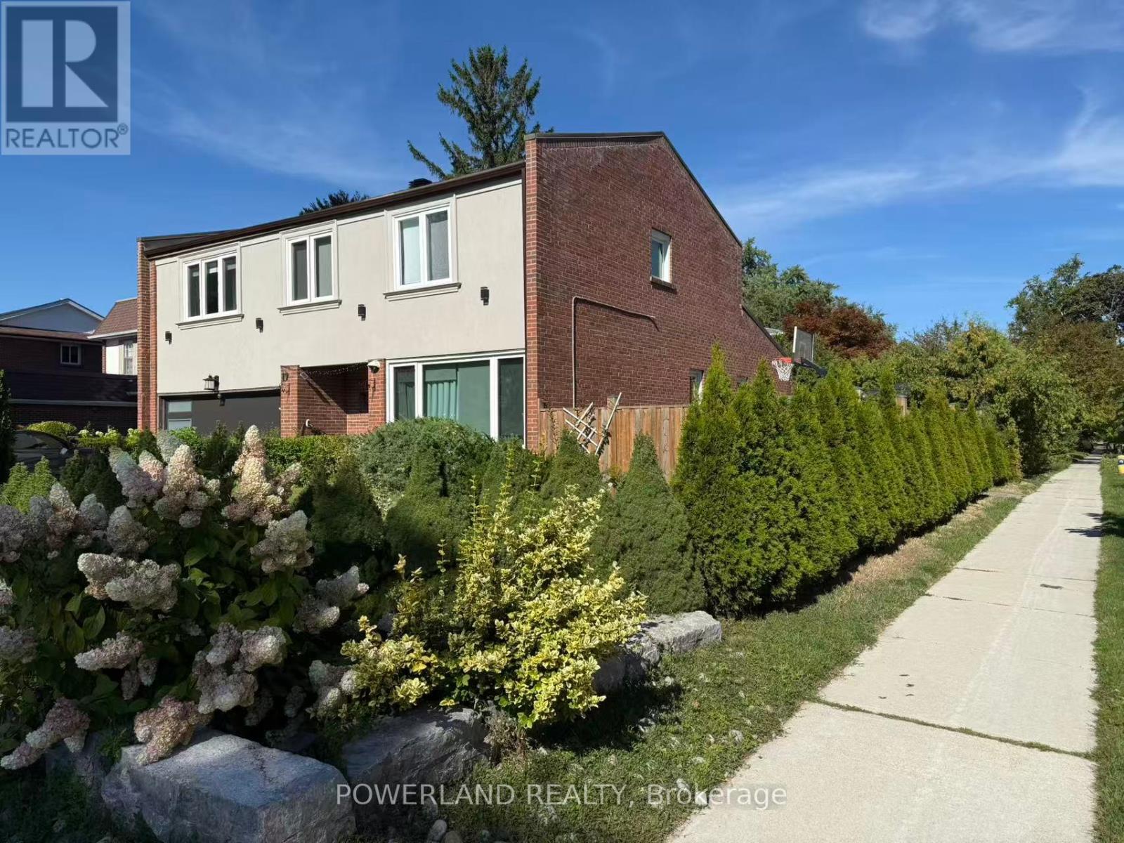 19 Tarbert Road, Toronto, Ontario  M2M 3S8 - Photo 2 - C12387427