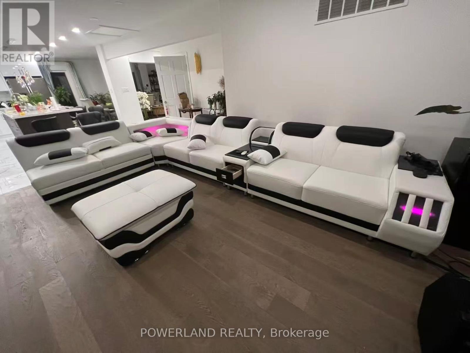 19 Tarbert Road, Toronto, Ontario  M2M 3S8 - Photo 3 - C12387427