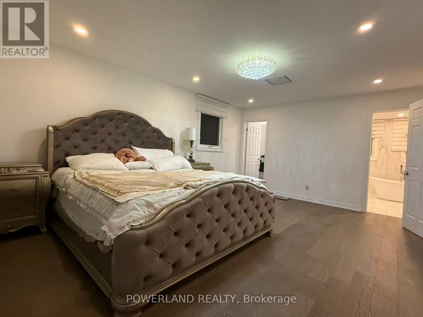 19 Tarbert Road, Toronto, Ontario  M2M 3S8 - Photo 6 - C12387427