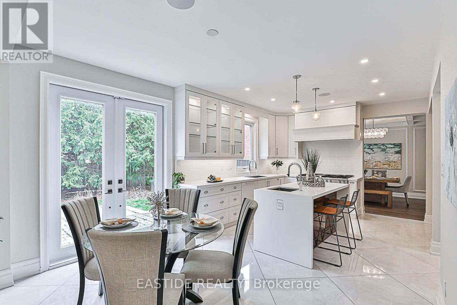 11 Gatcombe Circle, Richmond Hill (Mill Pond), Ontario  L4C 9P4 - Photo 16 - N12387429