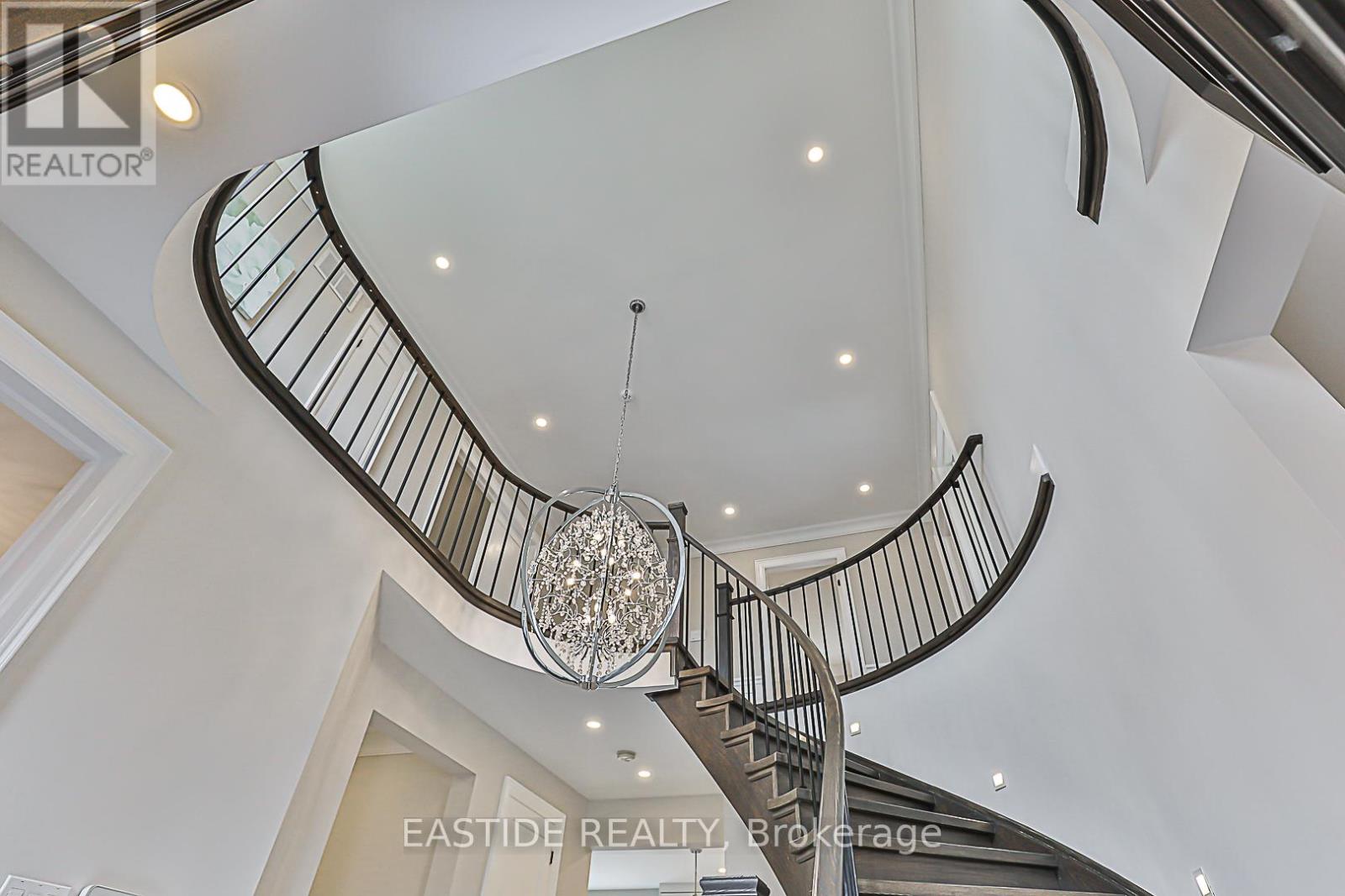 11 Gatcombe Circle, Richmond Hill (Mill Pond), Ontario  L4C 9P4 - Photo 25 - N12387429