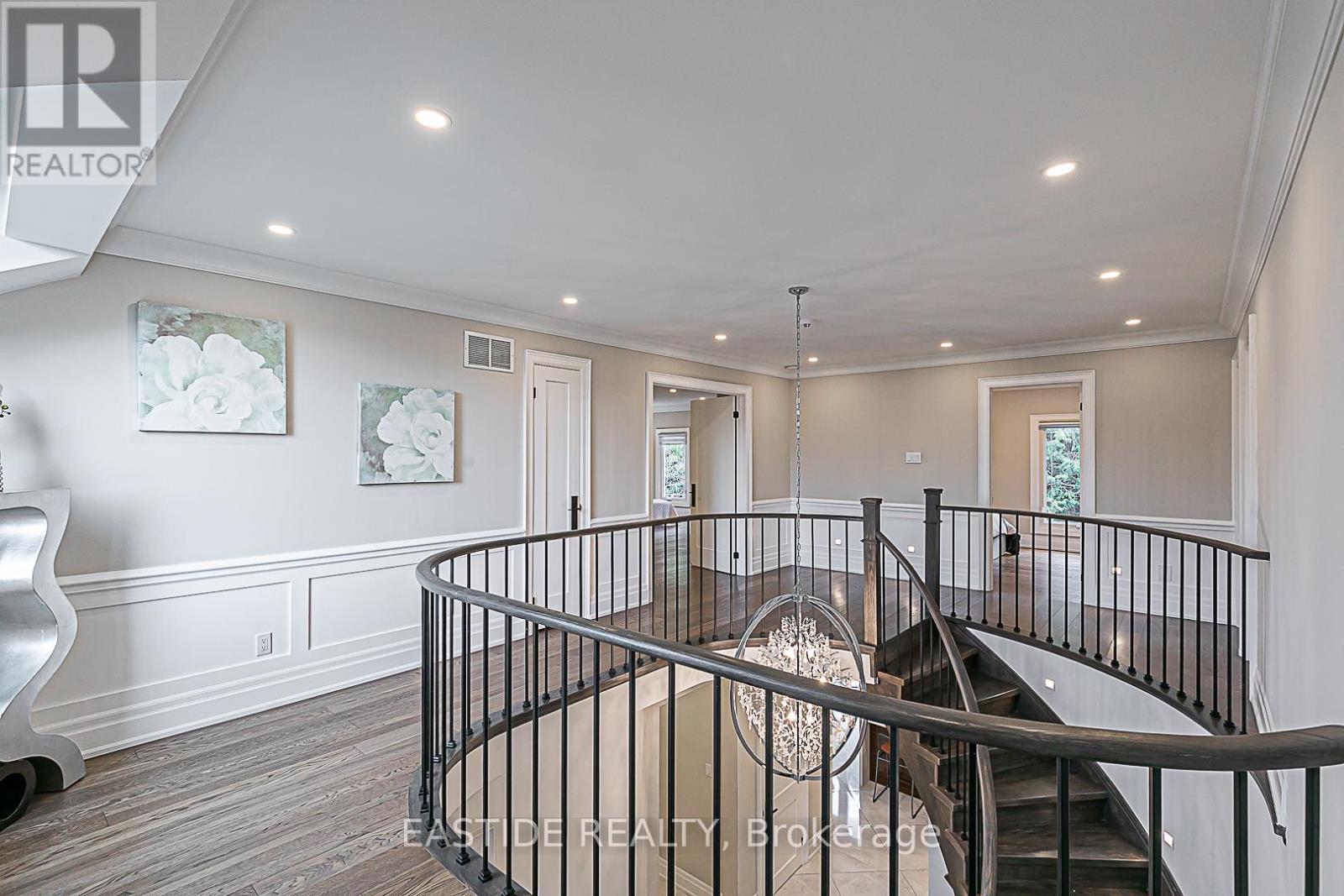 11 Gatcombe Circle, Richmond Hill (Mill Pond), Ontario  L4C 9P4 - Photo 26 - N12387429