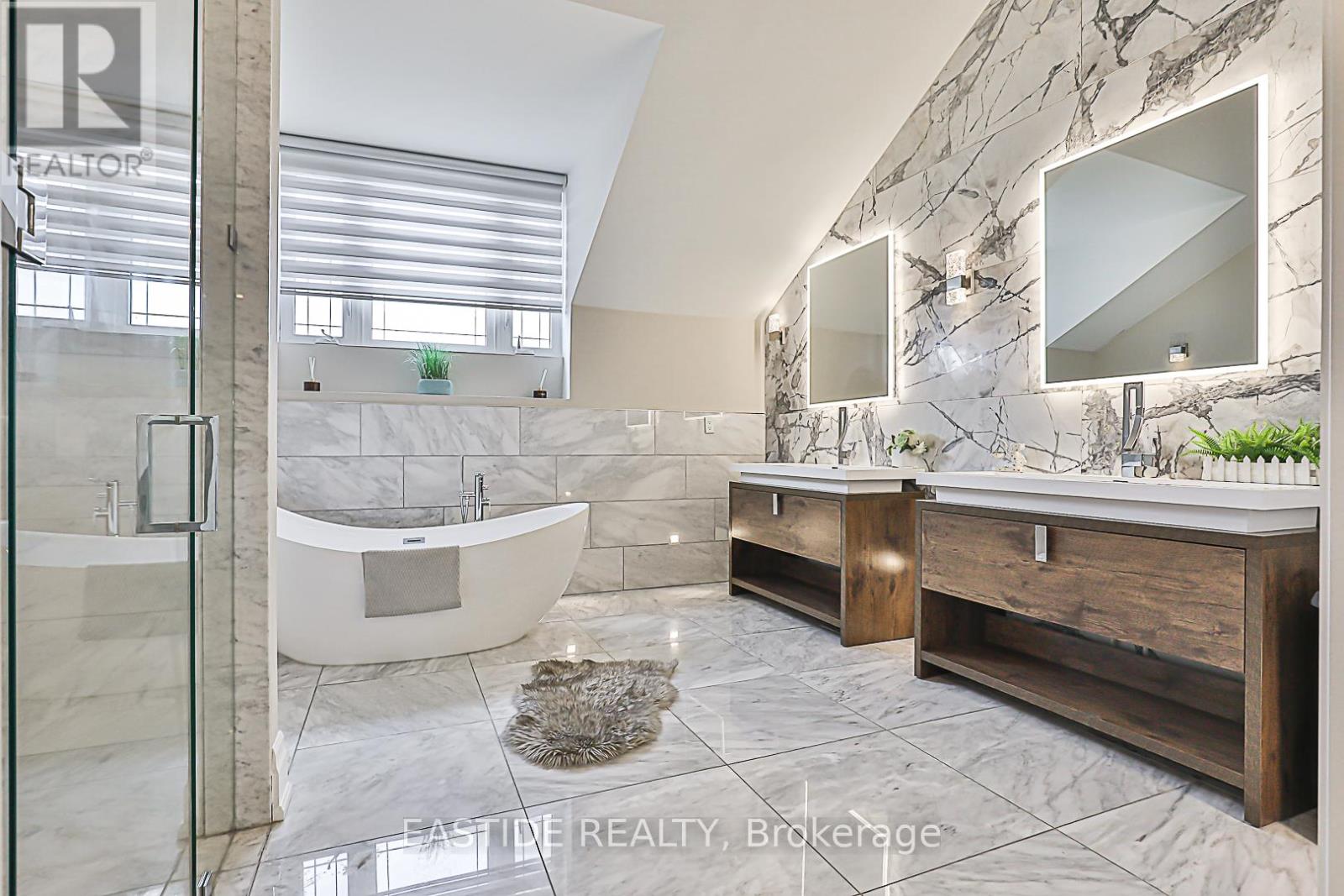 11 Gatcombe Circle, Richmond Hill (Mill Pond), Ontario  L4C 9P4 - Photo 30 - N12387429