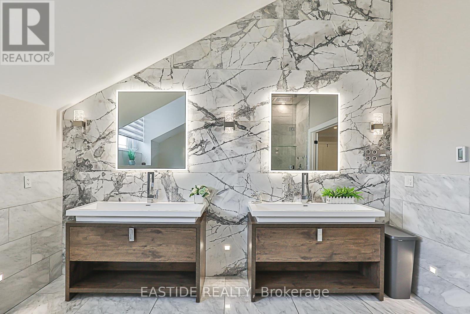 11 Gatcombe Circle, Richmond Hill (Mill Pond), Ontario  L4C 9P4 - Photo 31 - N12387429