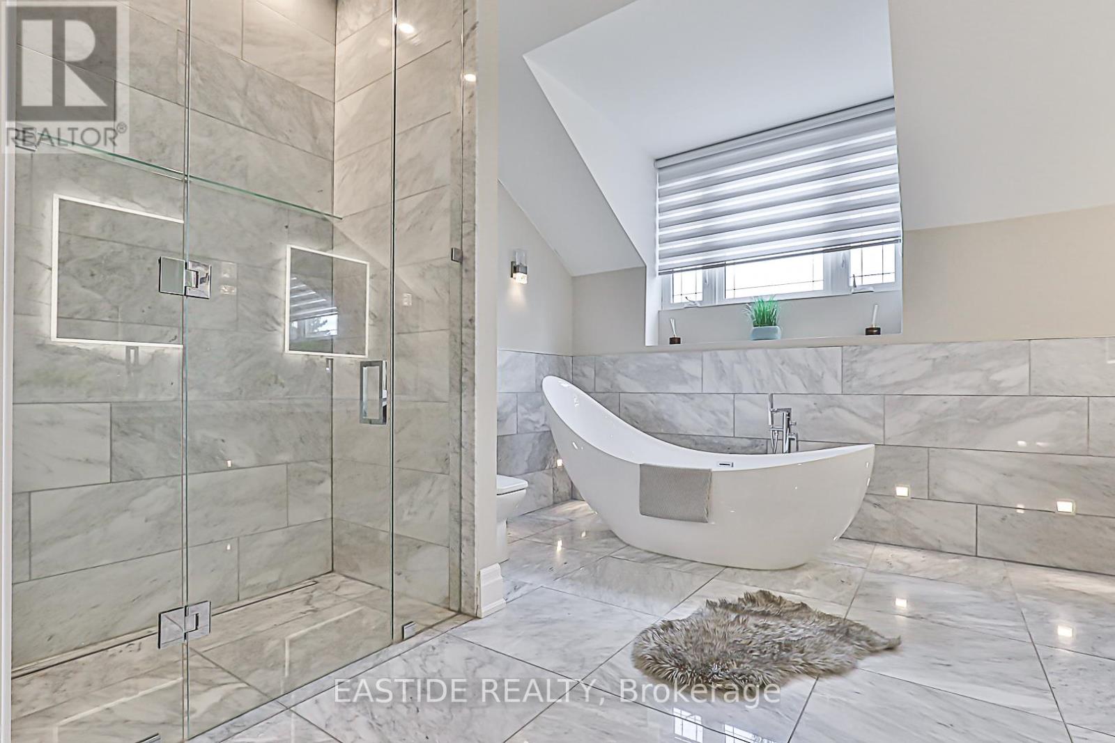 11 Gatcombe Circle, Richmond Hill (Mill Pond), Ontario  L4C 9P4 - Photo 32 - N12387429