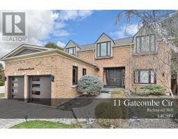 11 GATCOMBE CIRCLE