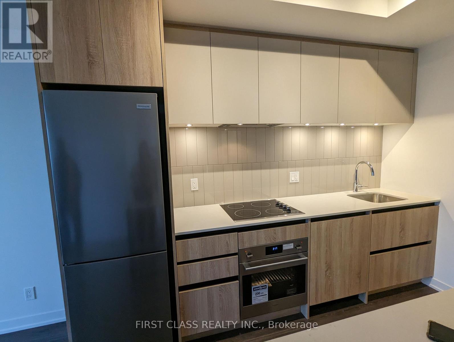 1705 - 7950 Bathurst Street, Vaughan, Ontario  L4J 0L4 - Photo 3 - N12387434
