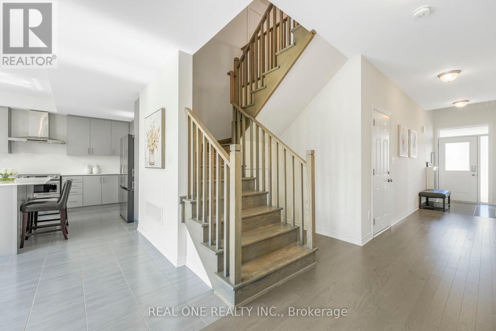 18 Oriole Crescent, Port Colborne (Main Street), Ontario  L3K 6E2 - Photo 12 - X12387423