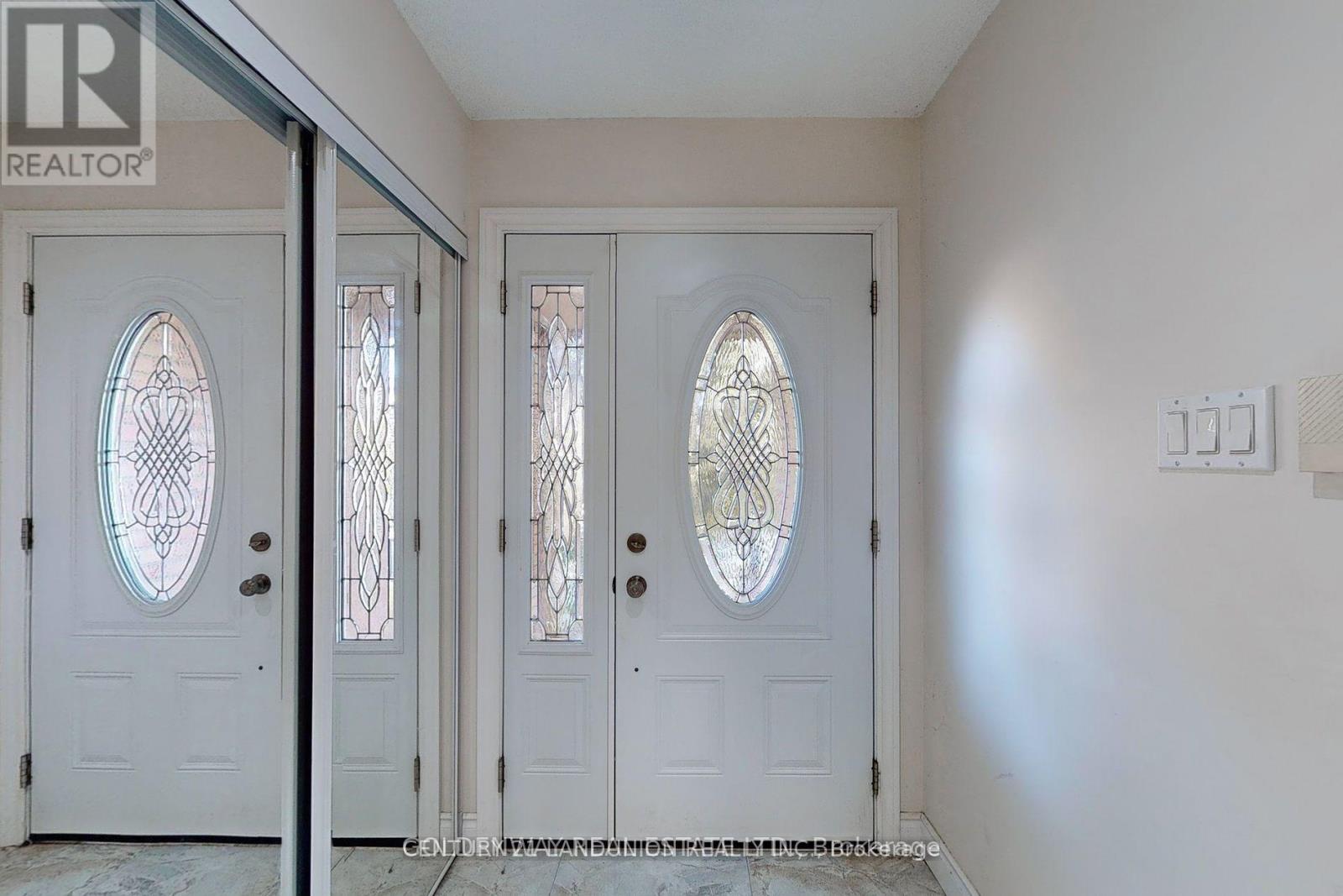 86 Bushmills Square, Toronto, Ontario  M1V 1J4 - Photo 3 - E12387364