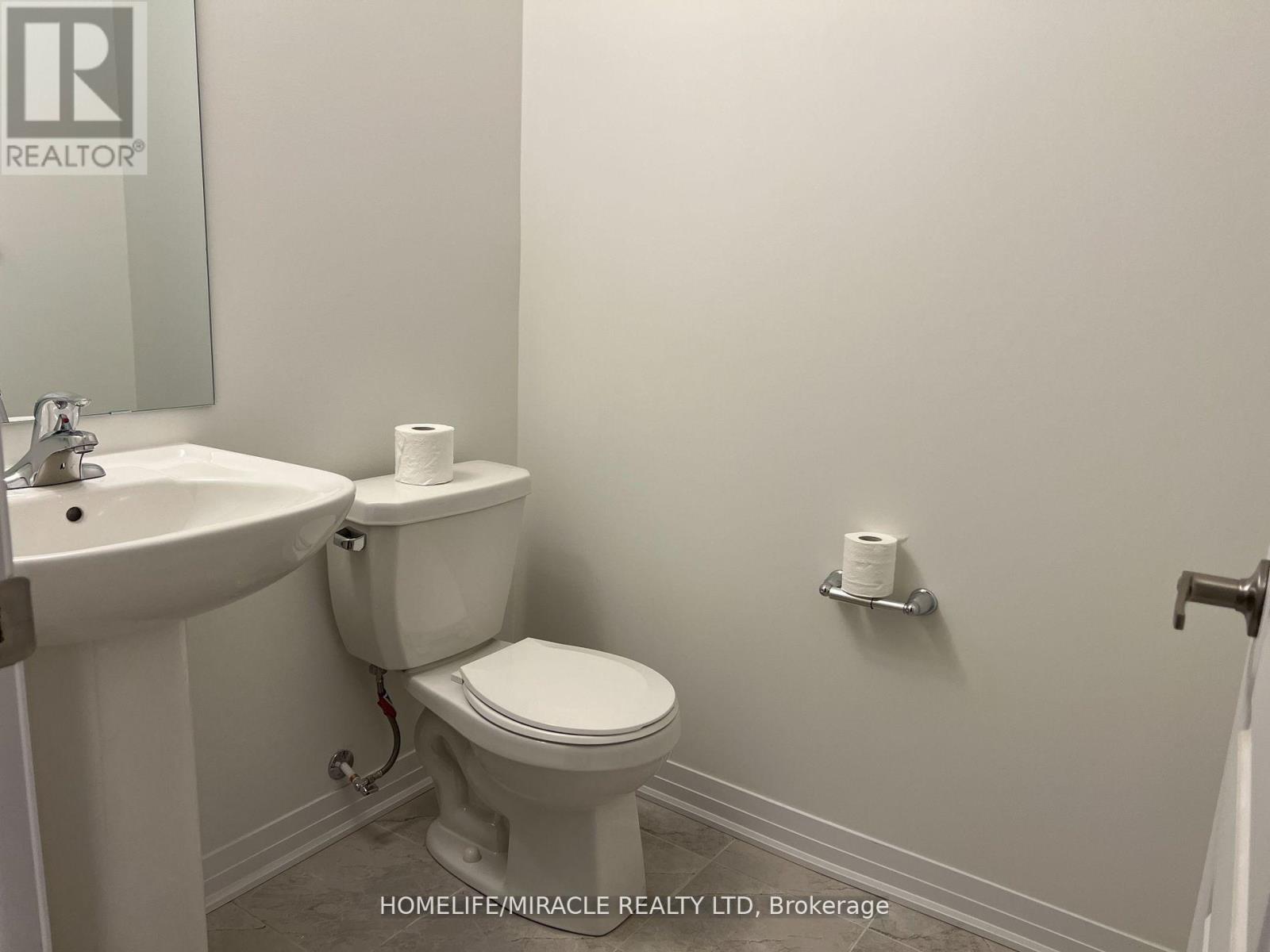 122 Varsity Drive, Welland, Ontario  L3B 0N3 - Photo 18 - X12387349