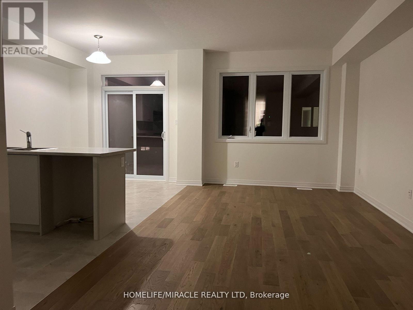 122 Varsity Drive, Welland, Ontario  L3B 0N3 - Photo 2 - X12387349