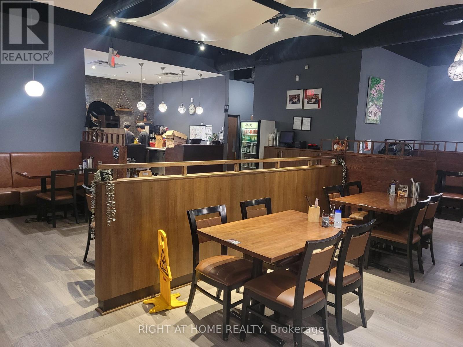 C4-5 - 2215 Steeles Avenue W, Toronto (York University Heights), Ontario  M3T 2V2 - Photo 3 - W12377802