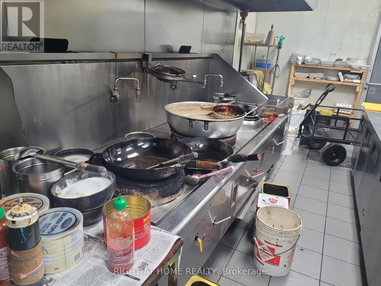 C4-5 - 2215 Steeles Avenue W, Toronto (York University Heights), Ontario  M3T 2V2 - Photo 6 - W12377802