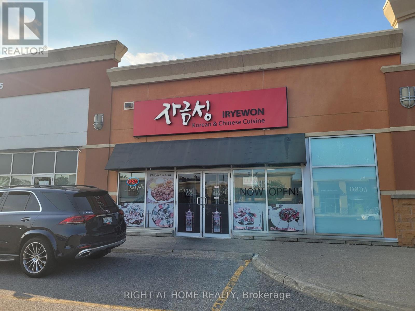C4-5 - 2215 Steeles Avenue W, Toronto (York University Heights), Ontario  M3T 2V2 - Photo 1 - W12377802
