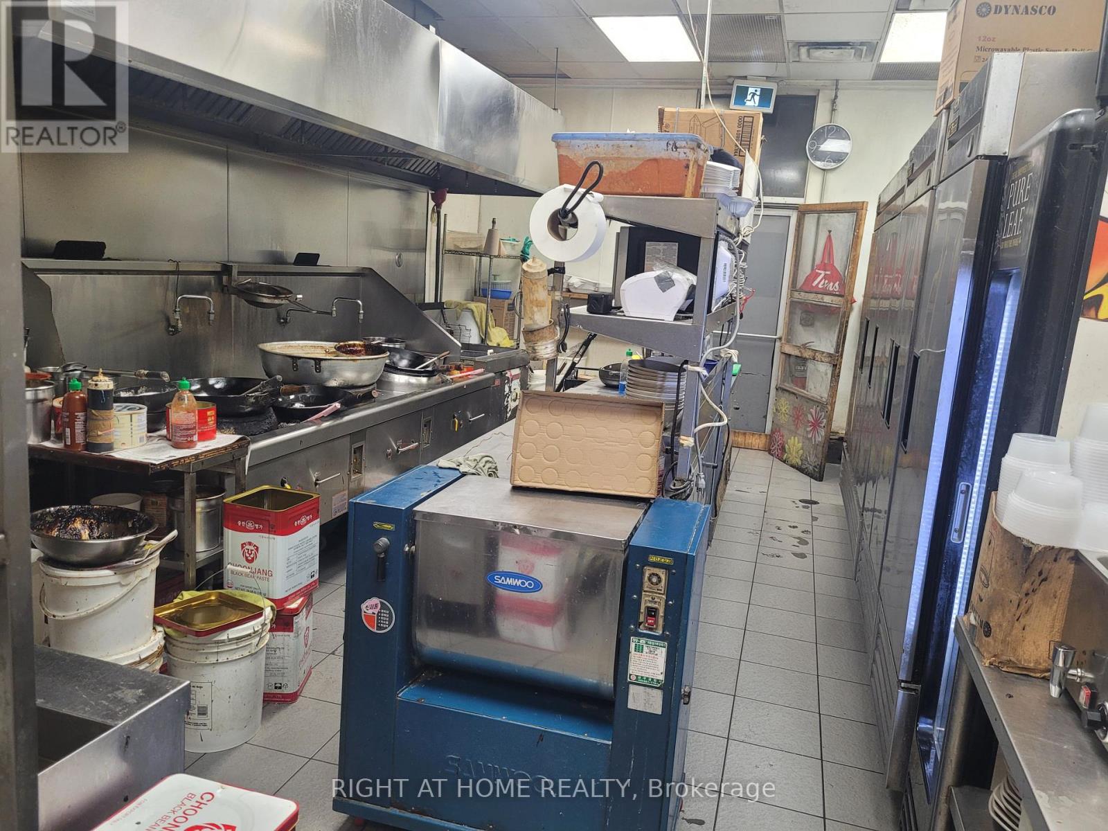 C4-5 - 2215 Steeles Avenue W, Toronto (York University Heights), Ontario  M3T 2V2 - Photo 7 - W12377802