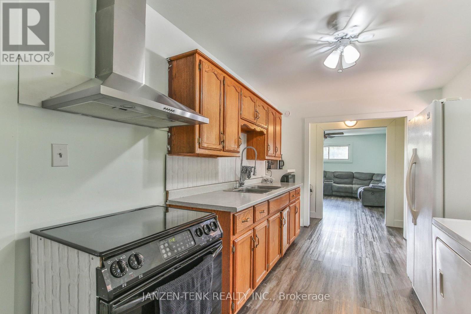 13 Norfolk County Road 21 Street, Norfolk, Ontario  N0E 1G0 - Photo 15 - X12387477