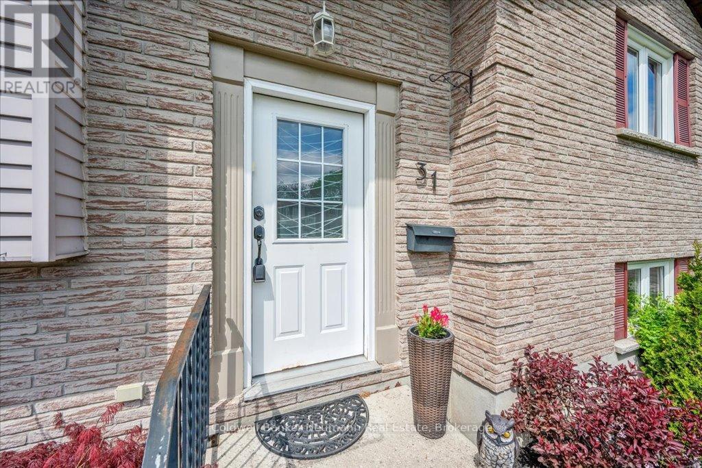 31 Carey Crescent, Guelph, Ontario  N1H 7J9 - Photo 4 - X12387509