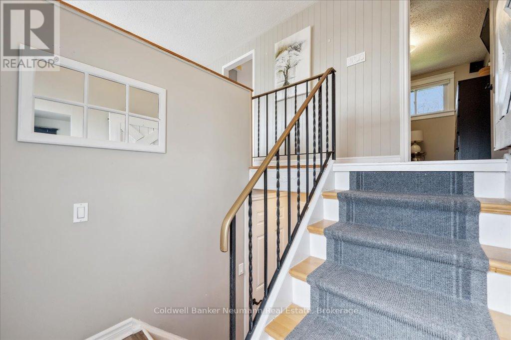 31 Carey Crescent, Guelph, Ontario  N1H 7J9 - Photo 5 - X12387509