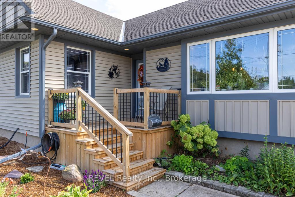 266 Linwell Road, St. Catharines, Ontario  L2N 1S5 - Photo 3 - X12387493
