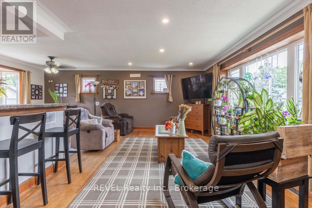 266 Linwell Road, St. Catharines, Ontario  L2N 1S5 - Photo 5 - X12387493
