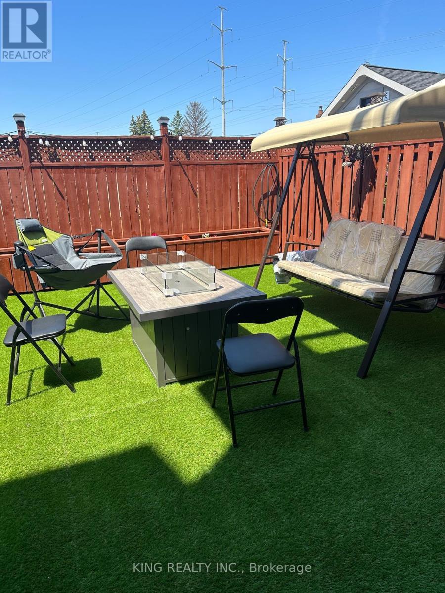 118 Tisdale Avenue, Toronto, Ontario  M4A 1Y7 - Photo 10 - C12387442