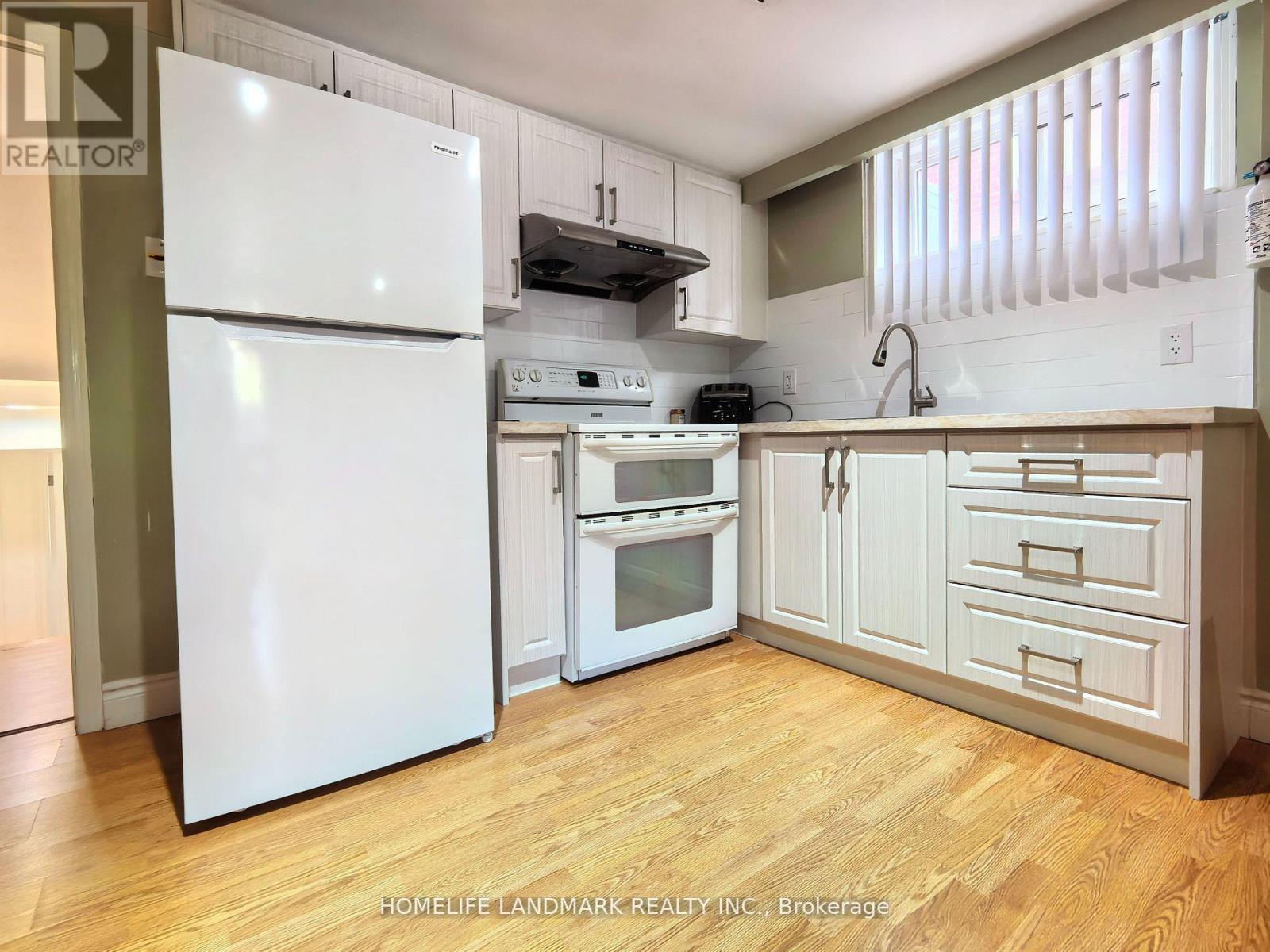 Main & Bsmt - 74 Baroness Crescent, Toronto, Ontario  M2J 3K6 - Photo 3 - C12387443